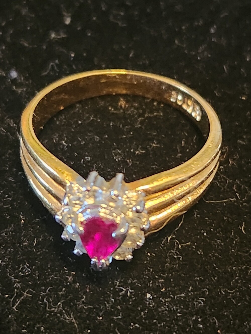 Vintage 18 KT GE womens Ruby Teardrop Ring with Rhinestone Surround.